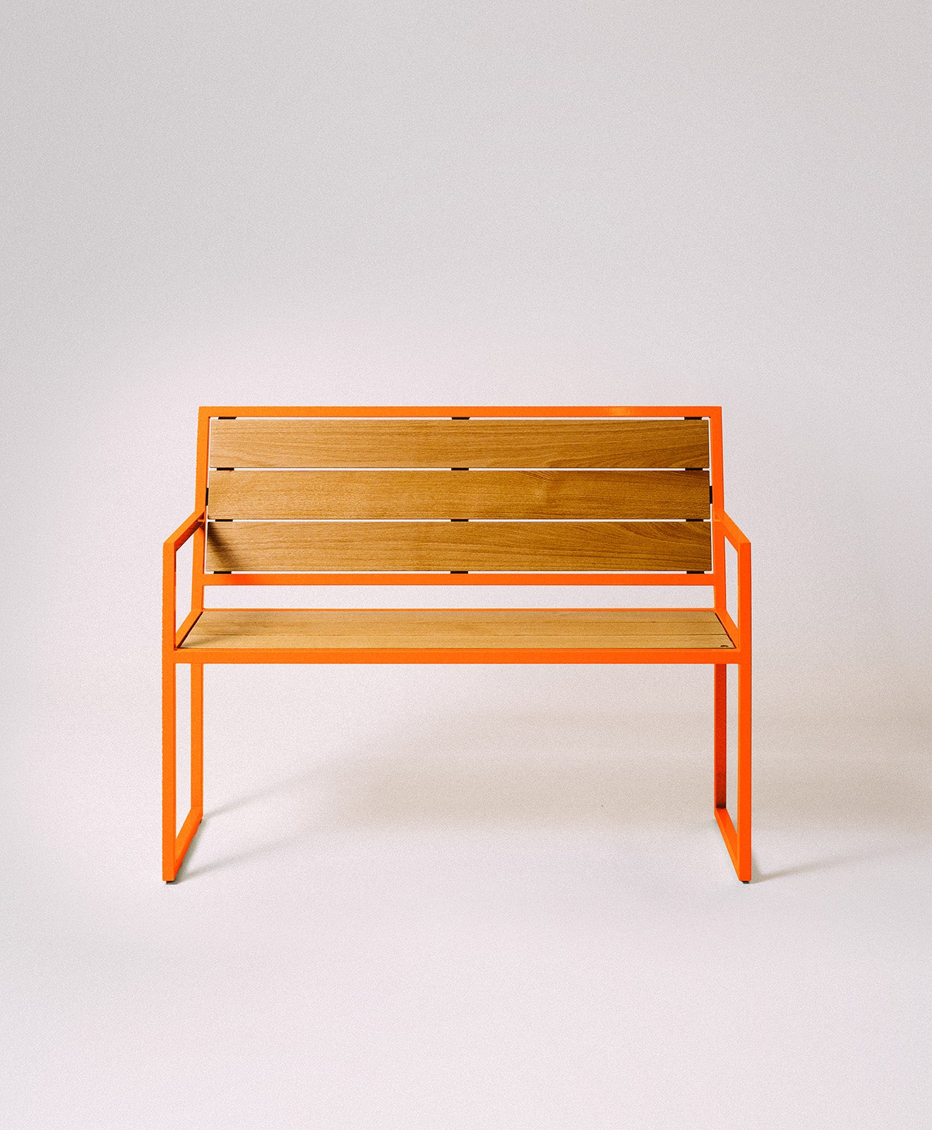 Sitzbank mit Lehne Holz & Stahl PATT | In- & Outdoor