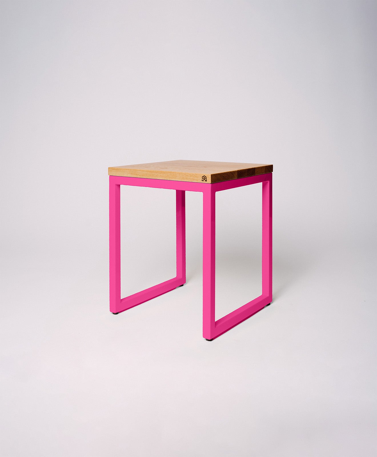 Hocker aus Holz (Eiche) mit Stahlgestell von Kawentsmann - Produktbild