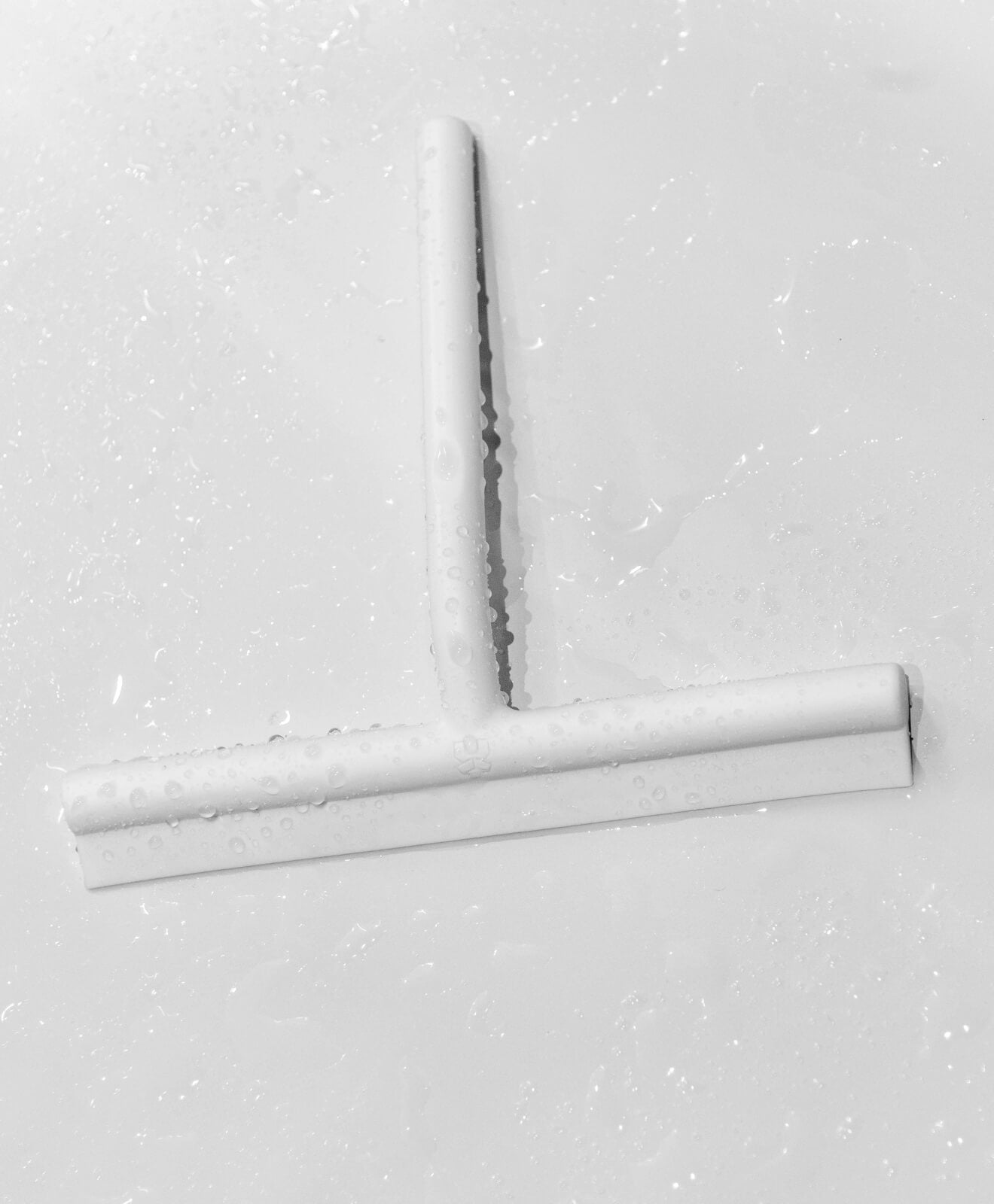 Abzieher aus Silikon in Weiß für Bad und mehr von KAWENTSMANN