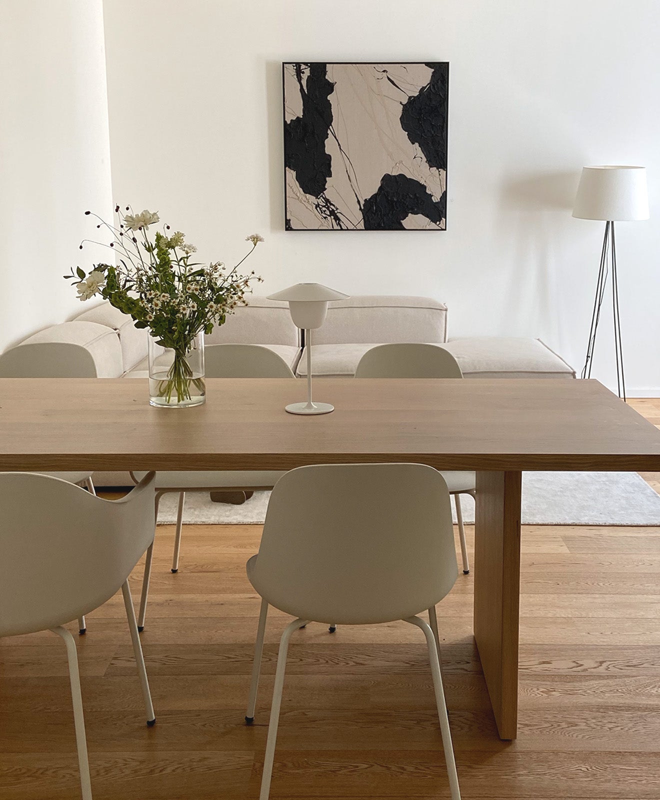 Tisch aus Massivholz Eiche geweißt von Kawentsmann