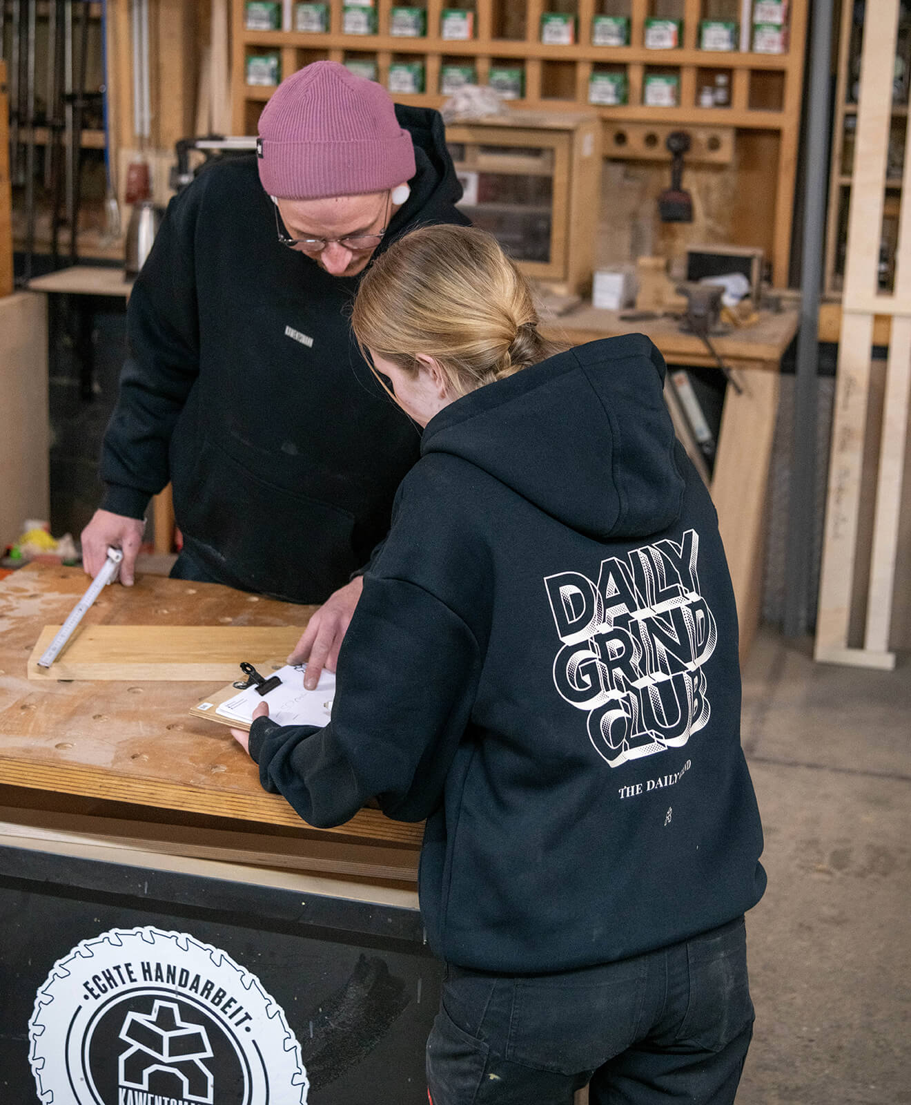 Hoodie Schwarz "Daily Grind"