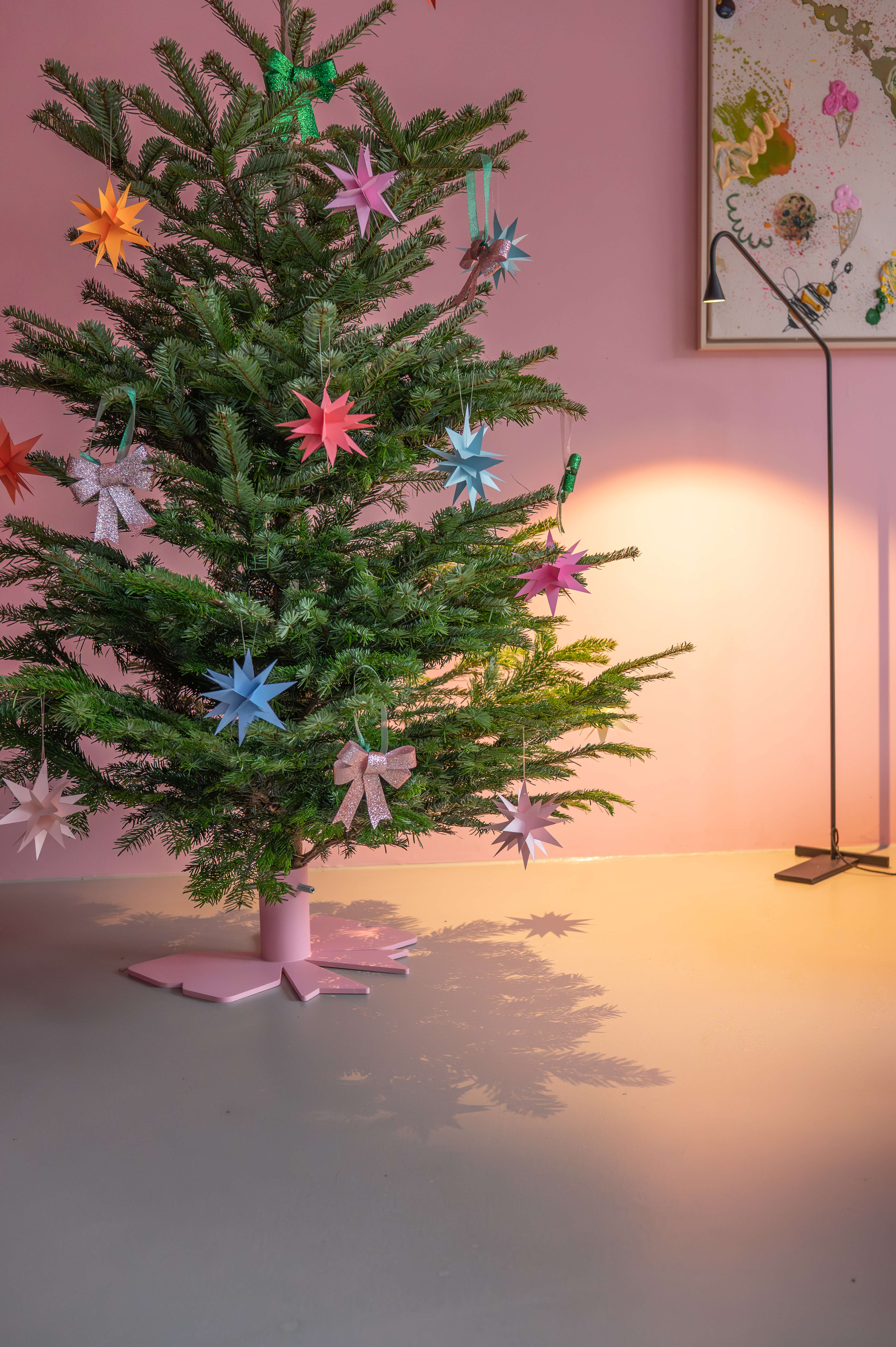 Weihnachtsbaumständer Schleife KAWENTSMANN x DAS BRUNS HAUS