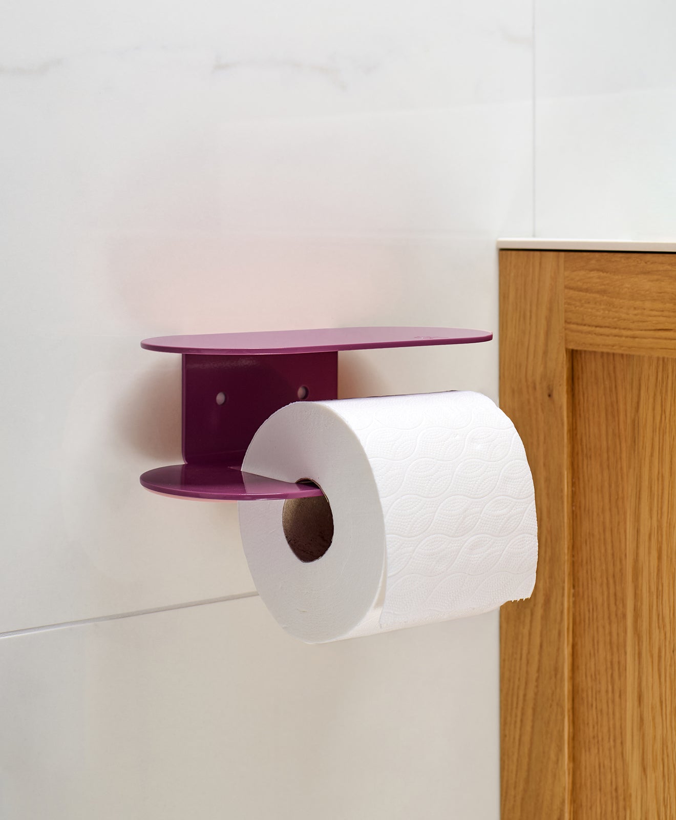 Toilettenpapierhalter ohne Bohren mit Ablage ORBI in Violett
