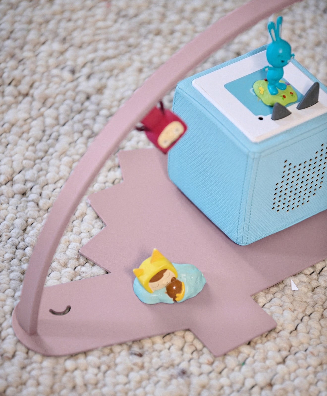 Detailbild vom Regal für die Toniebox und Toniefiguren Dino in Violett