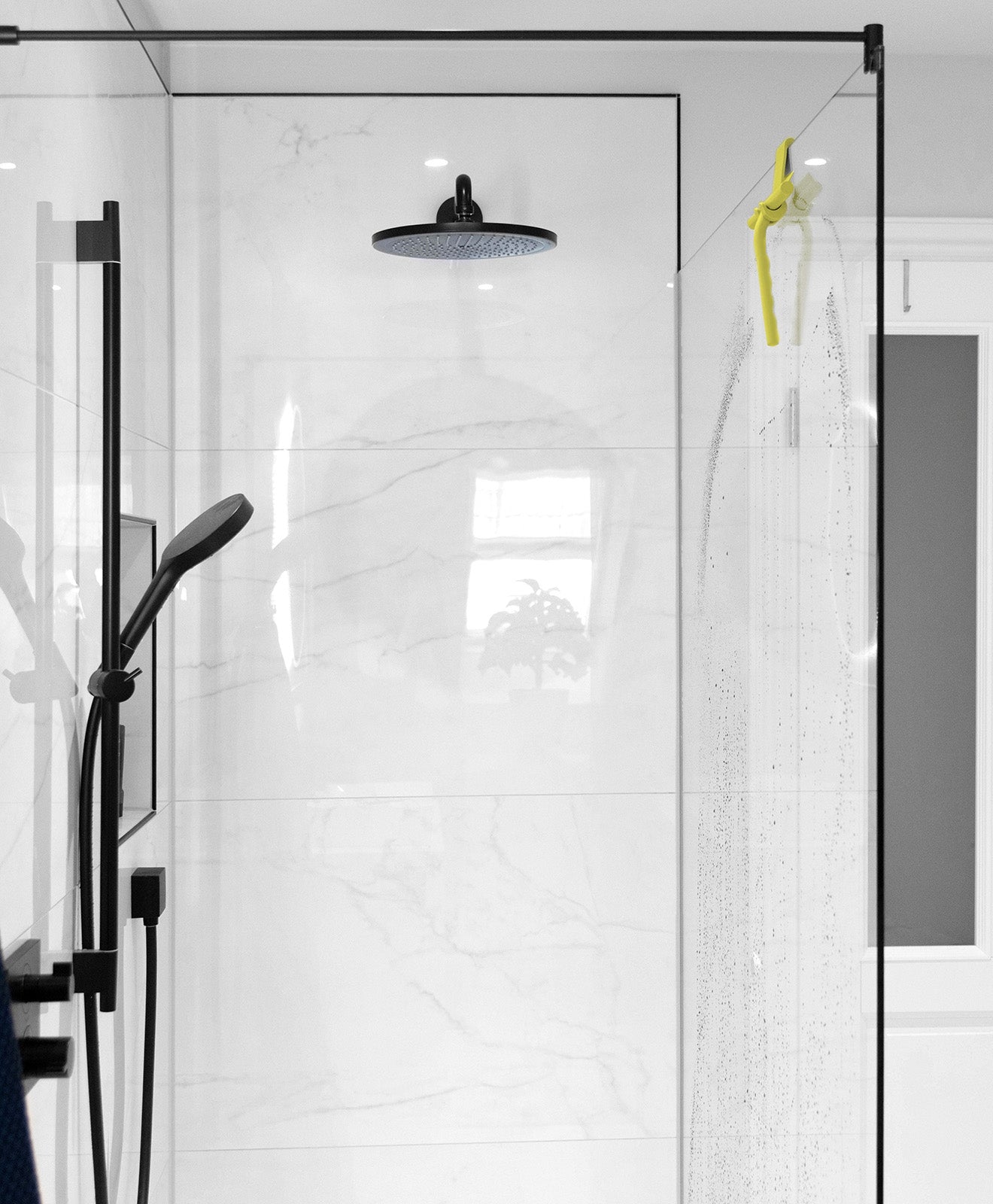 Abzieher aus Silikon für Bad und mehr von KAWENTSMANN in Gelb