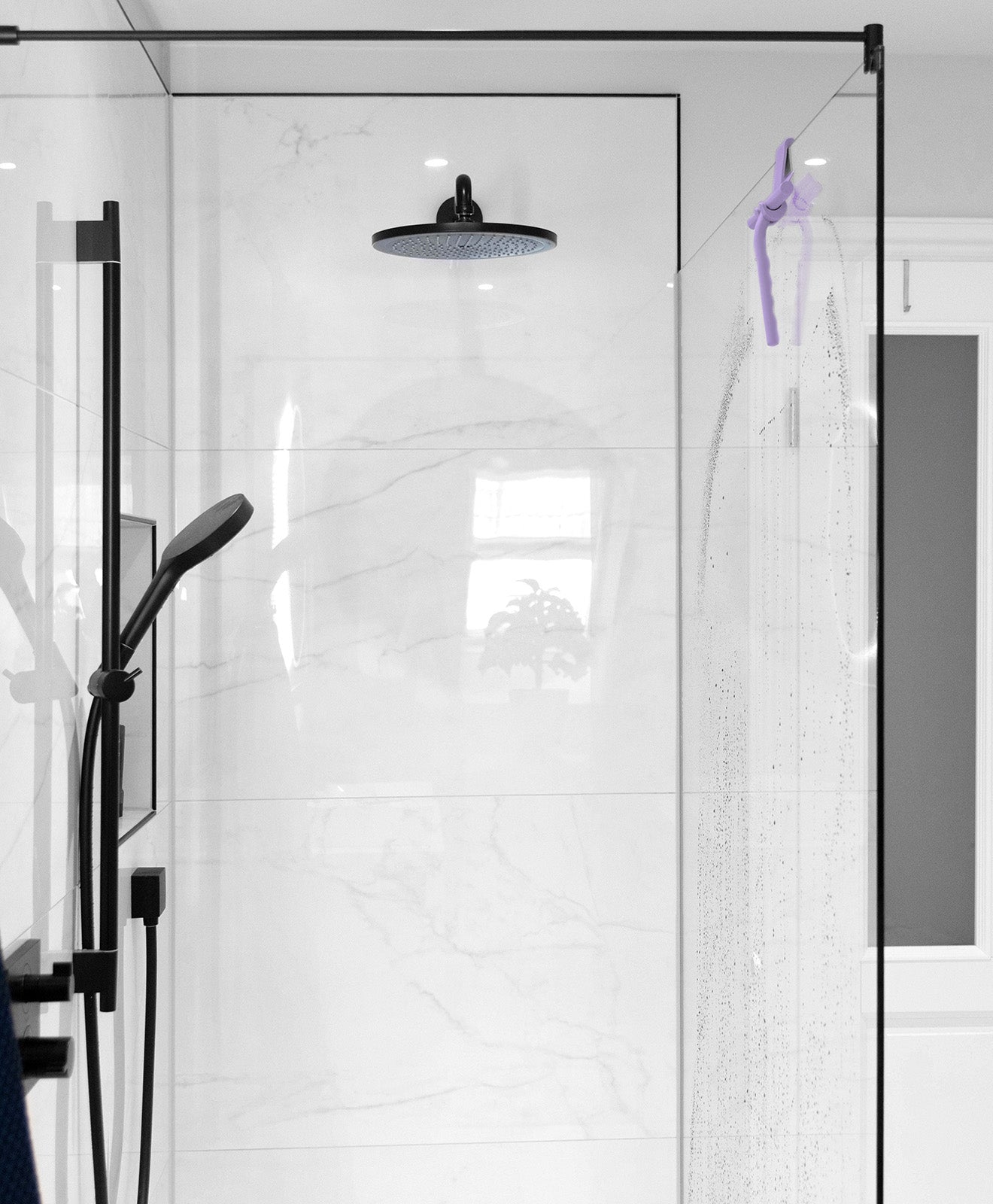 Abzieher aus Silikon für Bad und mehr von KAWENTSMANN in Lila