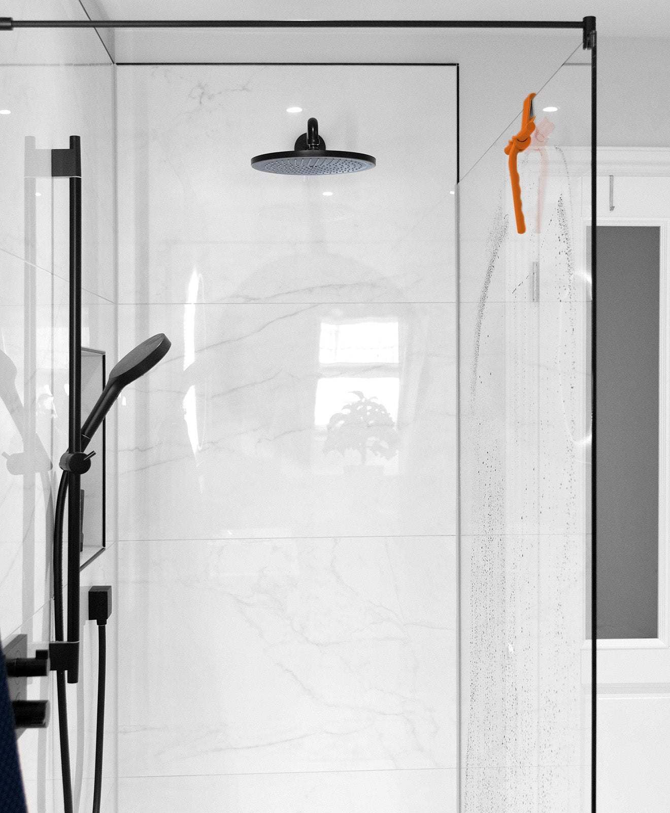 Abzieher aus Silikon für Bad und mehr von KAWENTSMANN in Orange