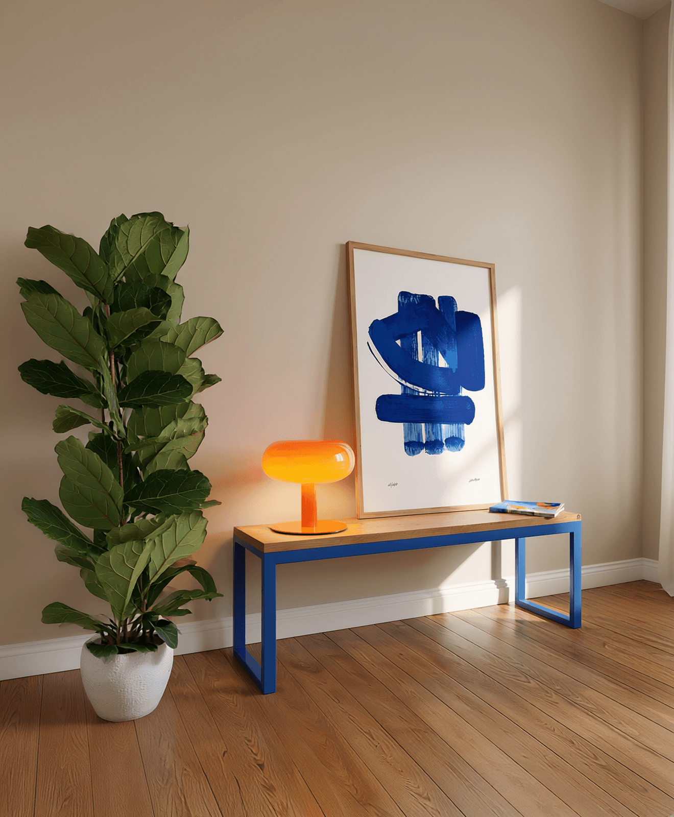 Sitzbank FETE in einem Wohnzimmer als Abstellfläche für Deko-Elemente