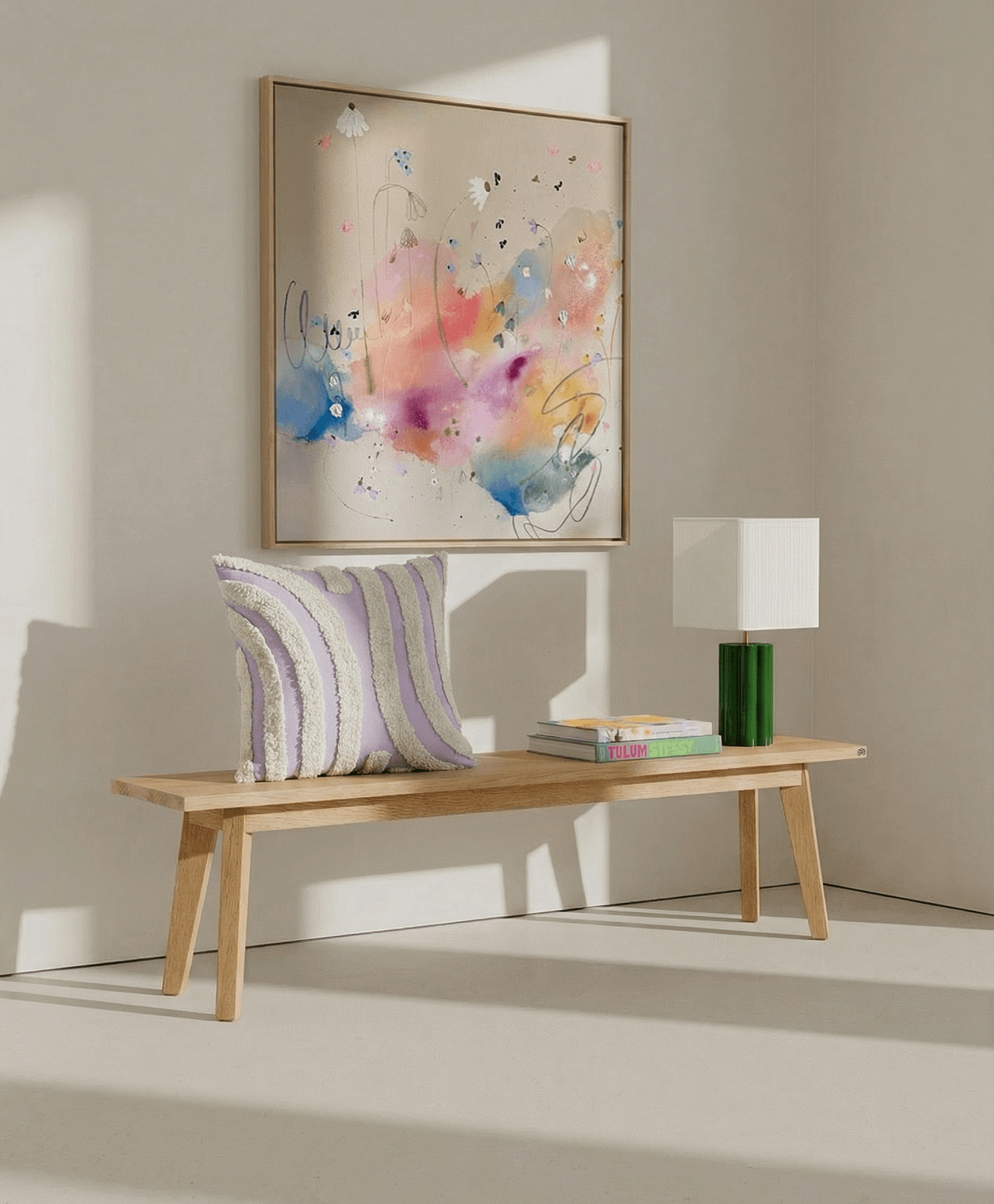 Sitzbank KNEBBEL in einem Raum hingestellt als Sitzfläche und Ablage von Deko