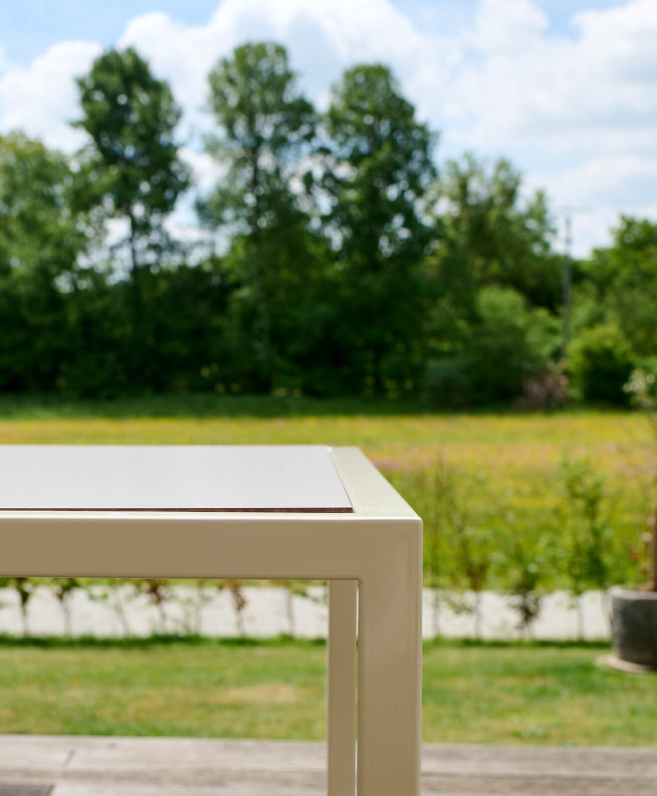 Detailbild vom Outdoor Tisch wetterfest Talon von Kawentsmann