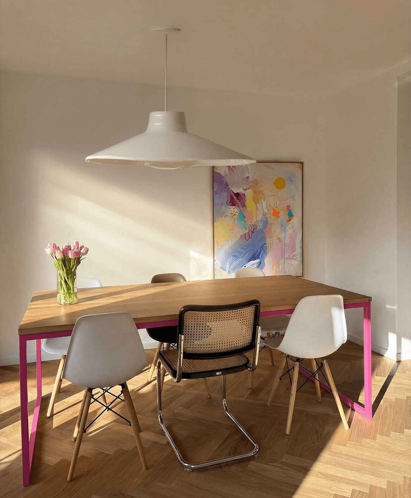 Esstisch Massivholz & Stahlgestell TALON ohne Mittelstrebe - Moodbild im Esszimmer