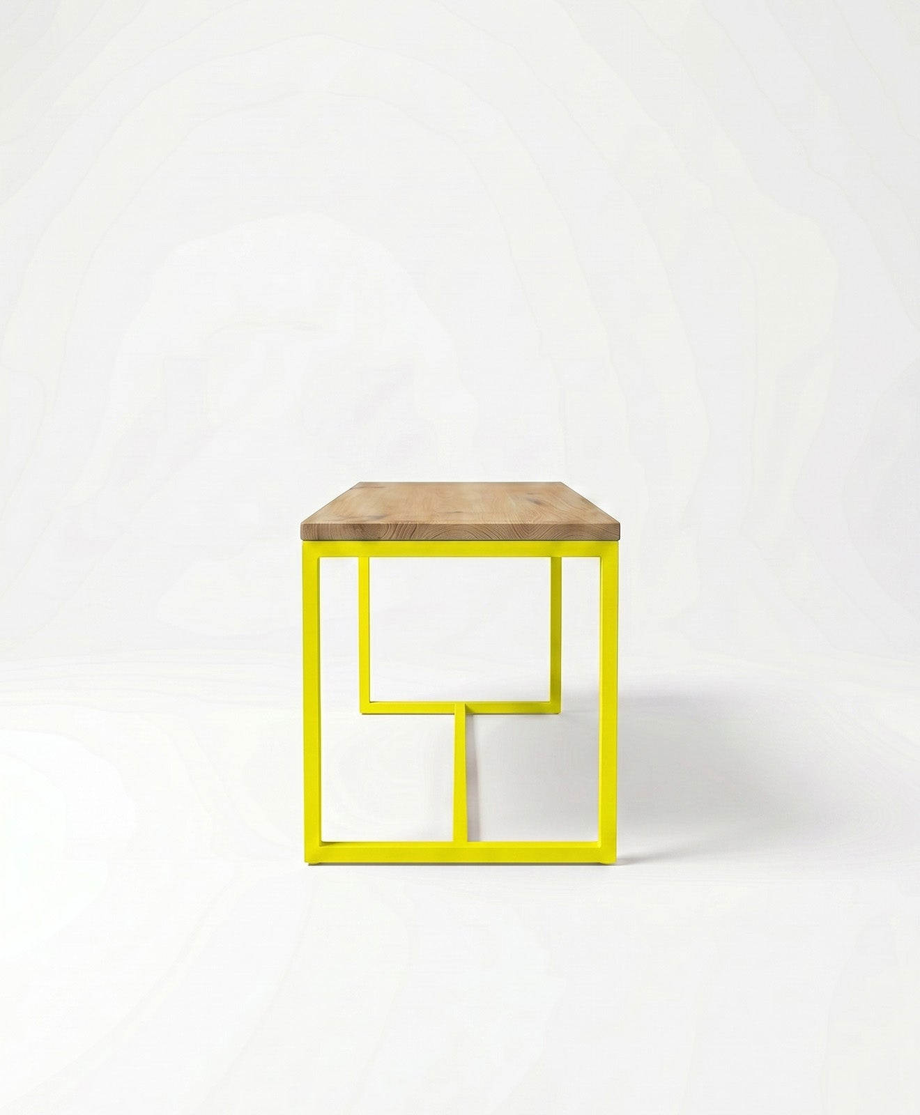 Sitzbank aus Holz & Stahlgestell TALON mit Mittelstrebe von KAWENTSMANN