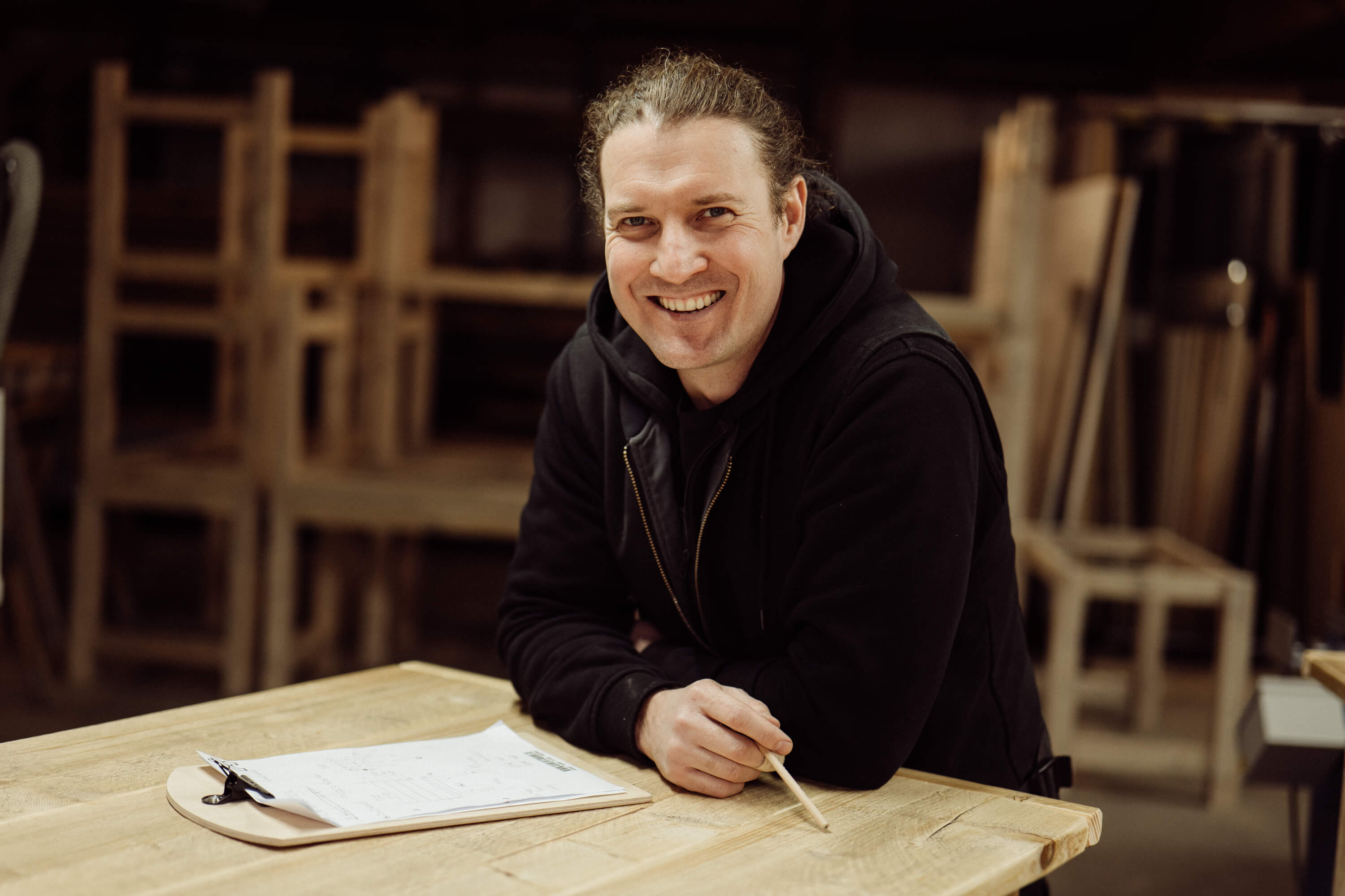 Mitarbeiter von Kawentsmann zur Veranschaulichung der Stellenausschreibung Monteur