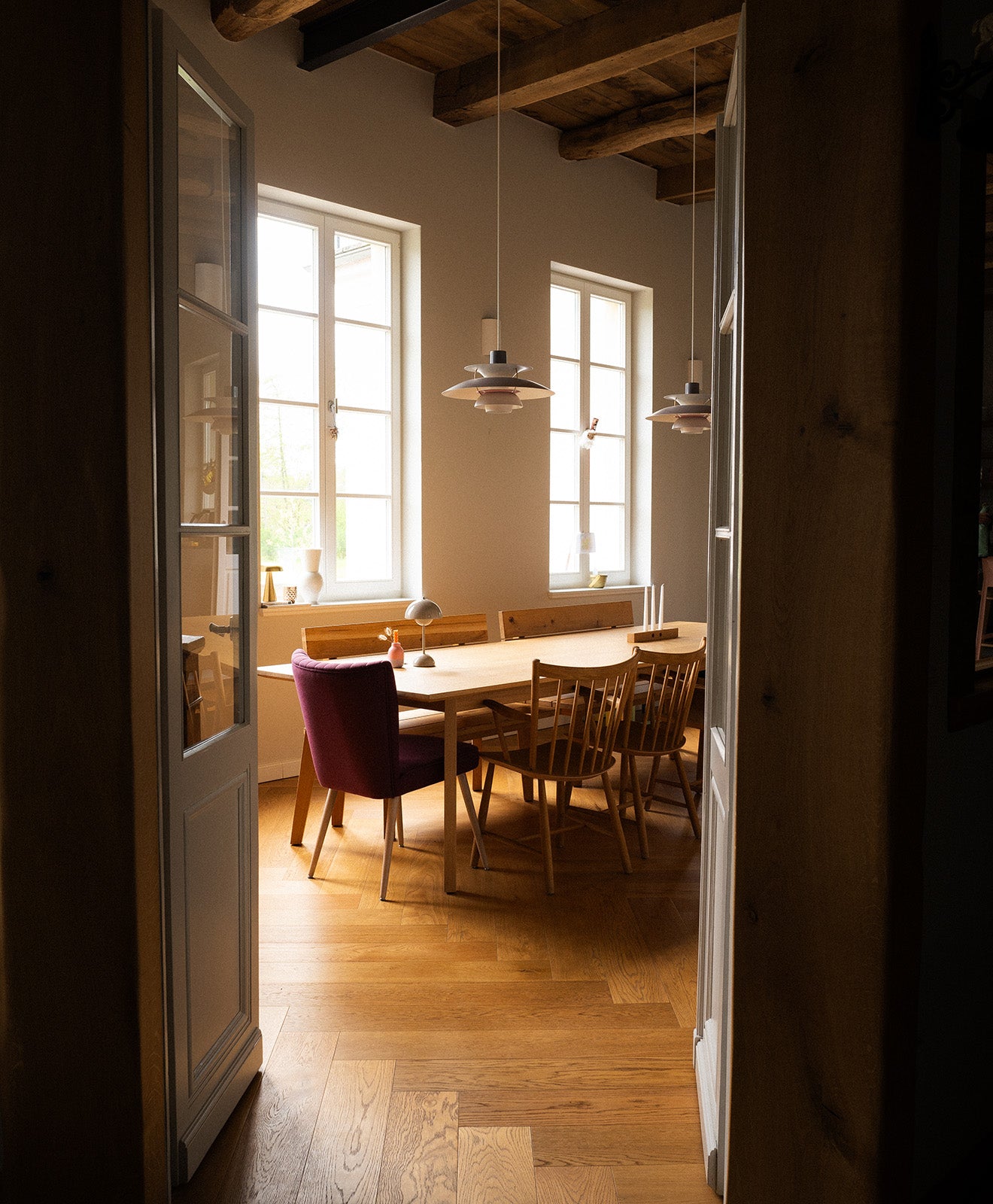 Tisch Massivholz Eiche KNEBBEL im Esszimmer