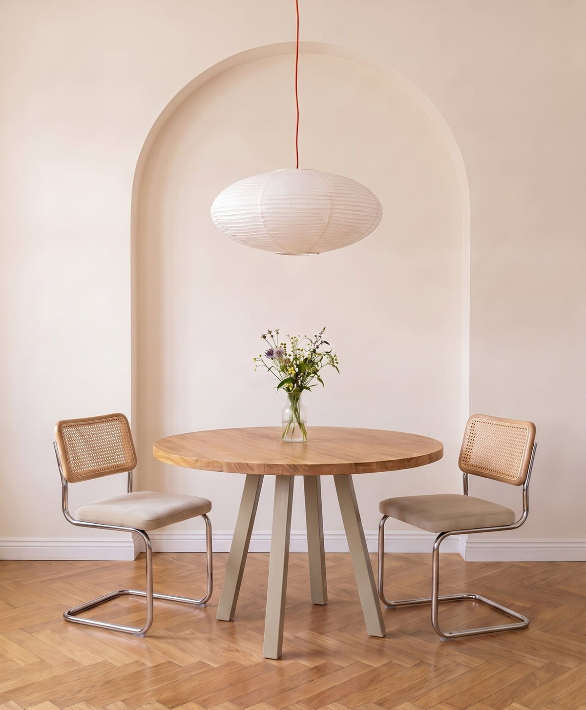 Tisch Massivholz & Stahlgestell rund WILMA - Graubeige RAL 1019