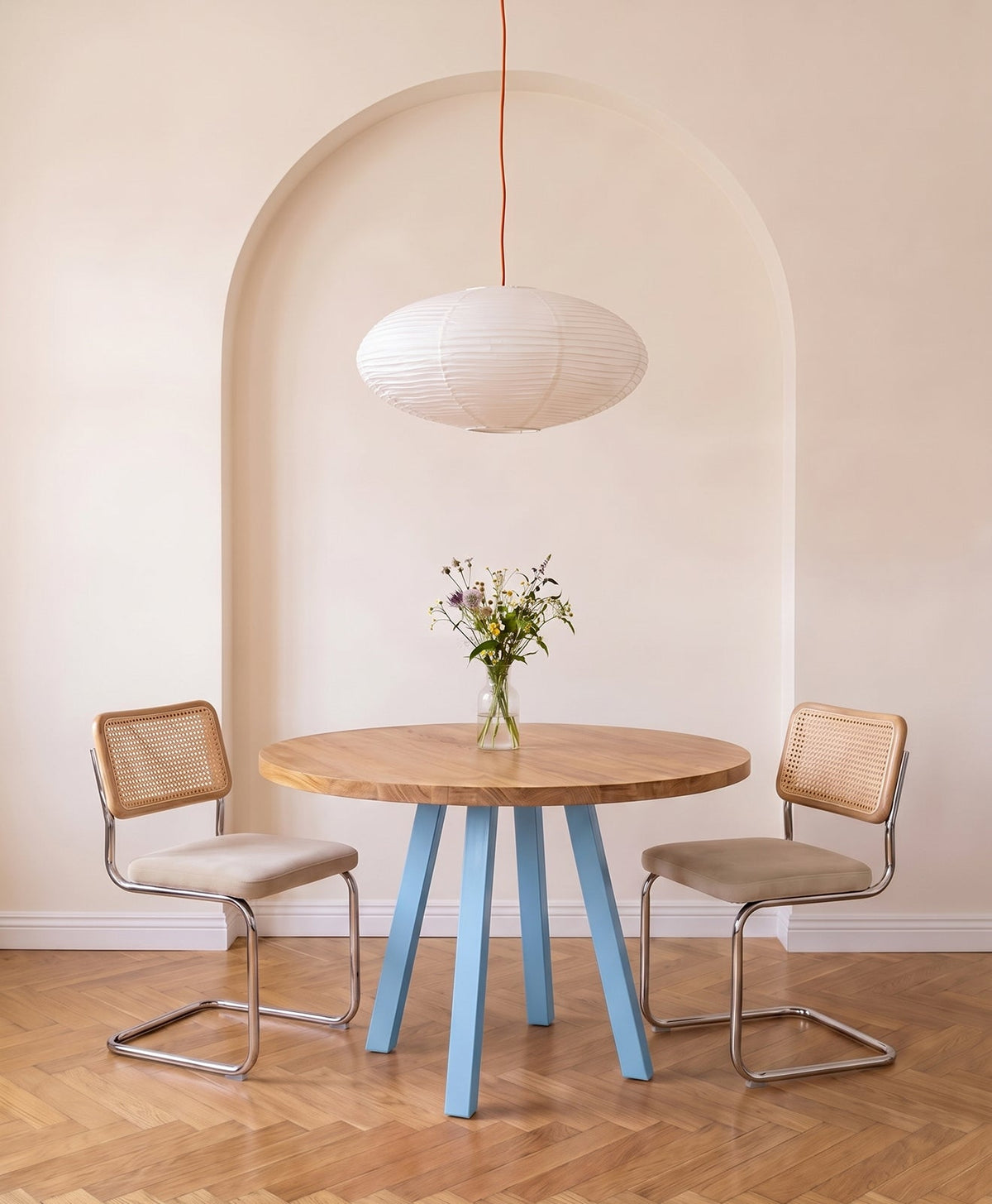 Tisch Massivholz & Stahlgestell rund WILMA - Pastellblau RAL 5024