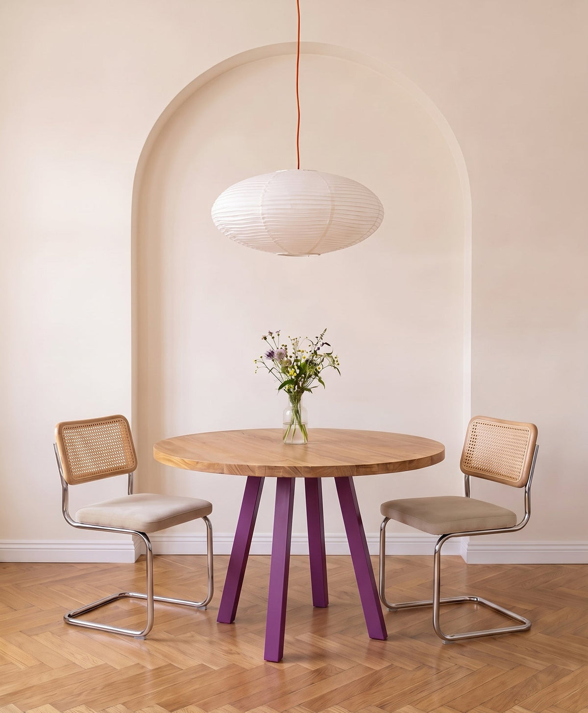 Tisch Massivholz & Stahlgestell rund WILMA - Signalviolett RAL 4008