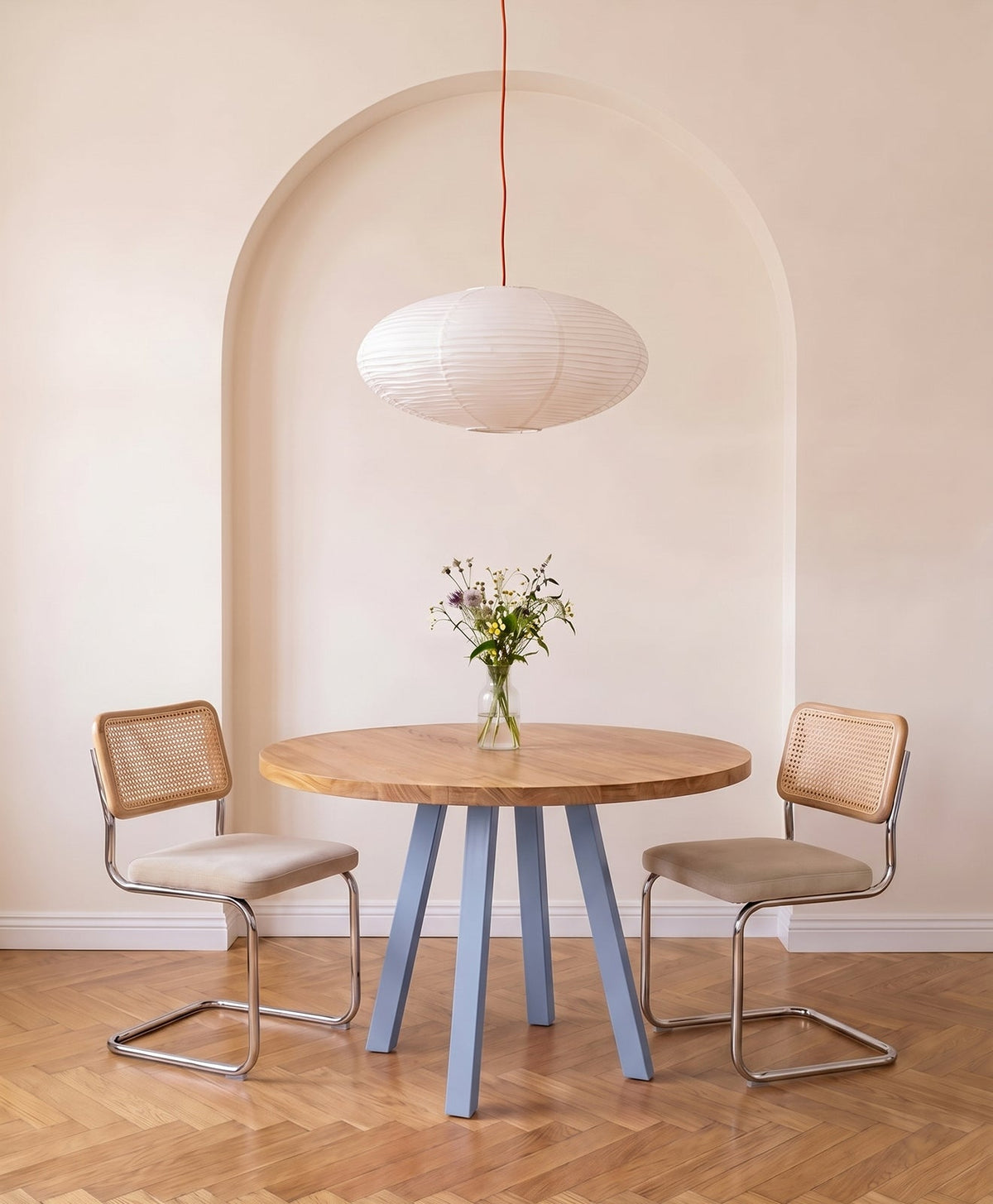 Tisch Massivholz & Stahlgestell rund WILMA - Taubenblau RAL 5014