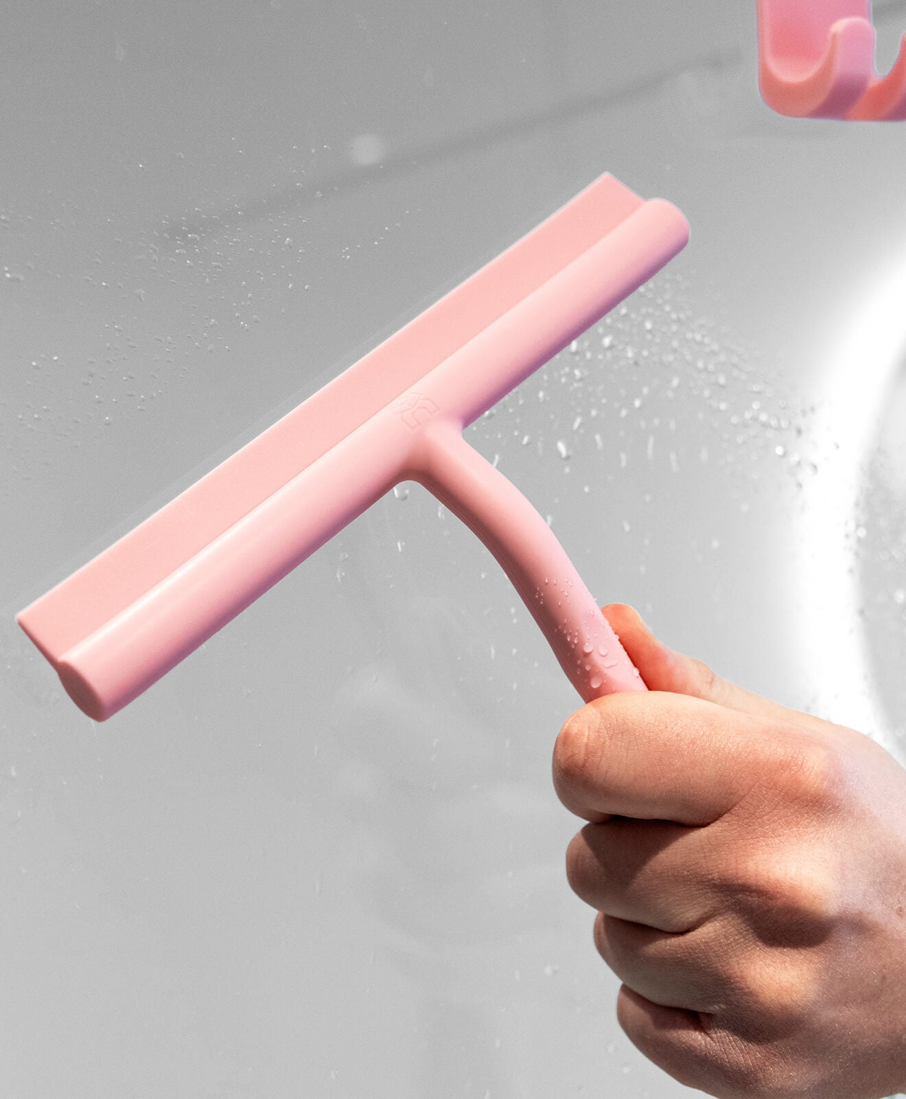 Abzieher aus Silikon für Bad und mehr von KAWENTSMANN in Aktion