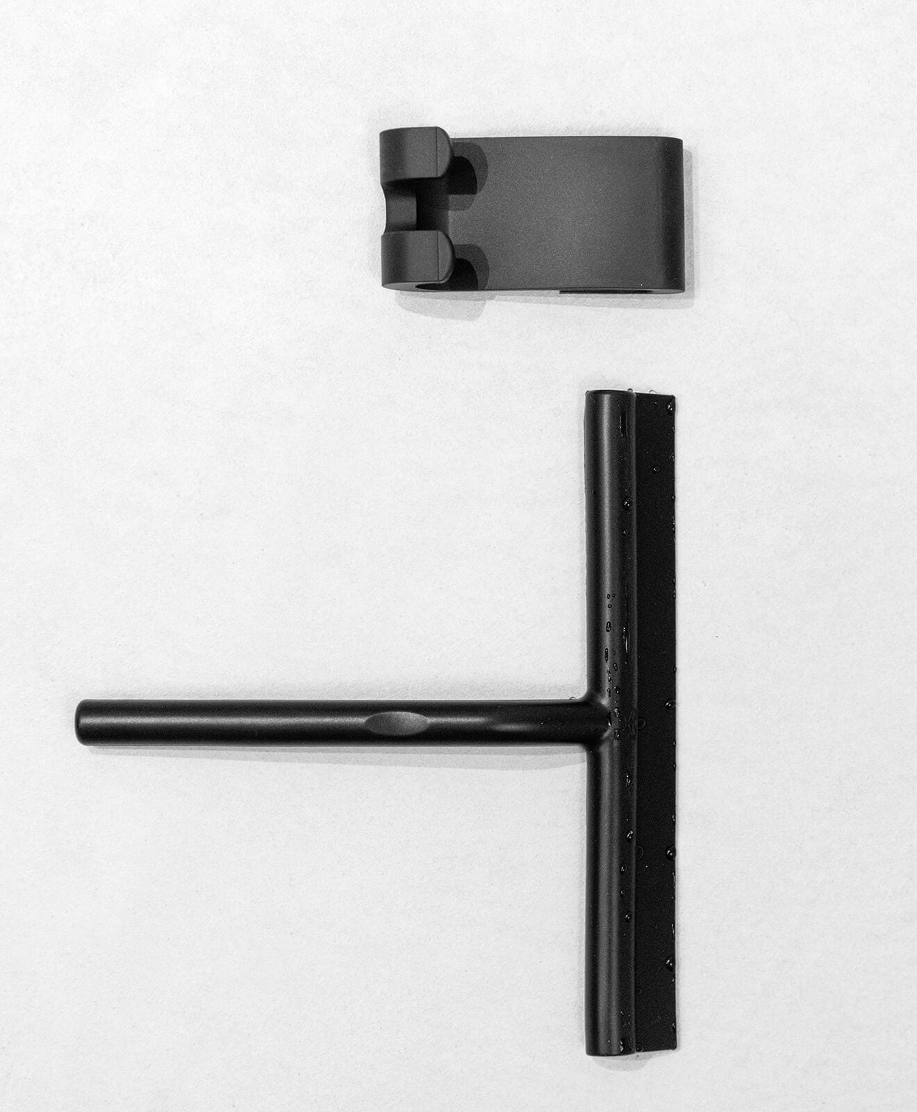 Abzieher aus Silikon für Bad und mehr von KAWENTSMANN in Schwarz mit Halterung