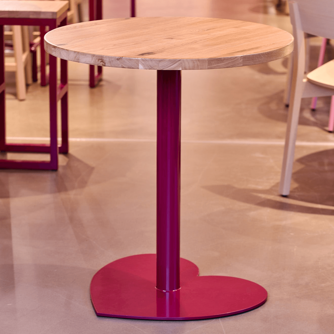 Bistrotisch HERZ zur Darstellung unserer Bistrotische