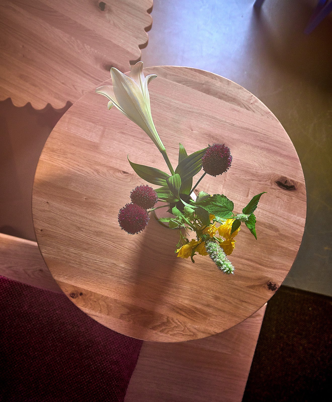 Bistrotisch rund aus Eichenholz & Stahl - Runde Tischplatte