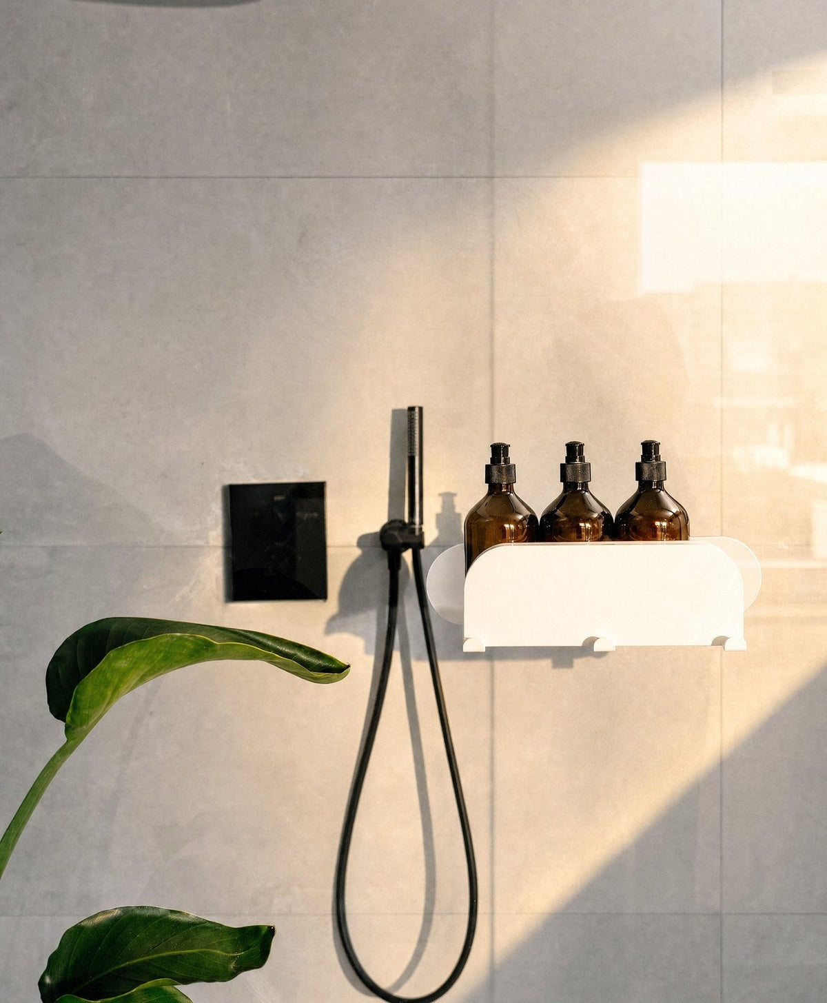 Duschablage ohne Bohren mit Magnet ORBI Dock am Duschglas in Reinweiß RAL 9010