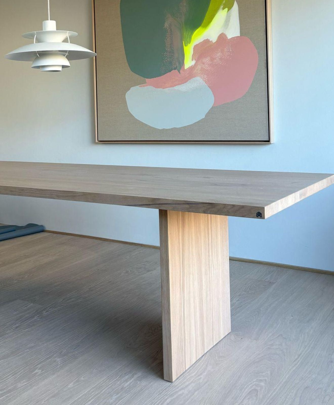 Tisch aus Massivholz Eiche geweißt von Kawentsmann im Esszimmer Detailaufnahme