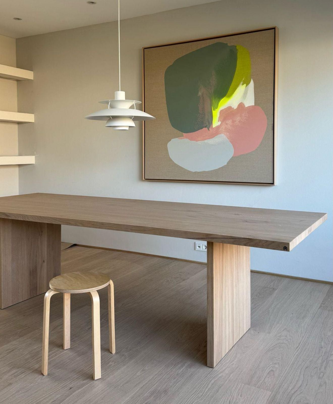 Tisch aus Massivholz Eiche geweißt von Kawentsmann im Esszimmer Detailaufnahme