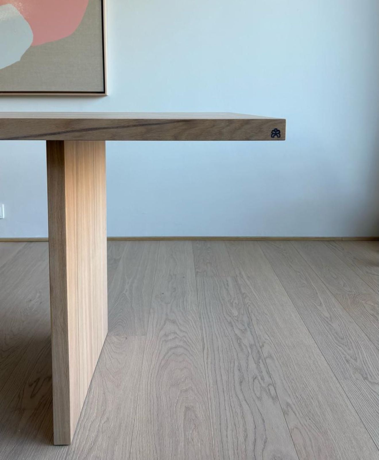 Tisch aus Massivholz Eiche geweißt von Kawentsmann im Esszimmer Detailaufnahme