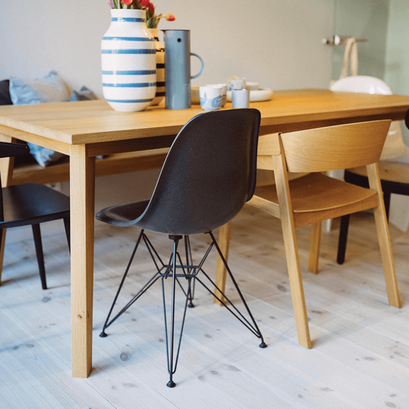 Tisch Massivholz Eiche KNEBBEL im Esszimmer
