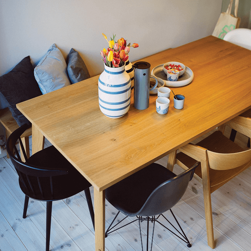 Tisch Massivholz Eiche KNEBBEL im Esszimmer
