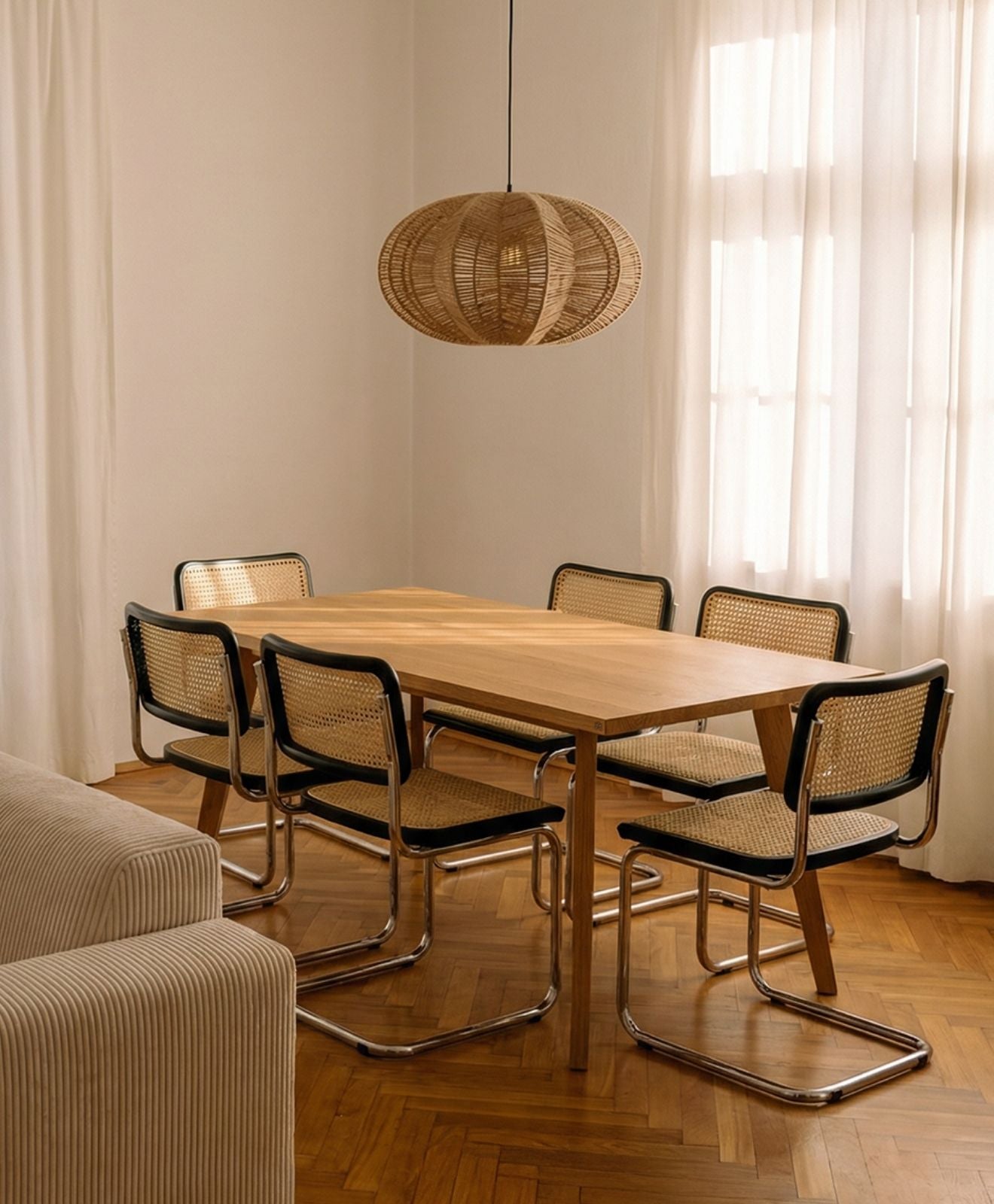 Tisch Massivholz Eiche KNEBBEL im Esszimmer