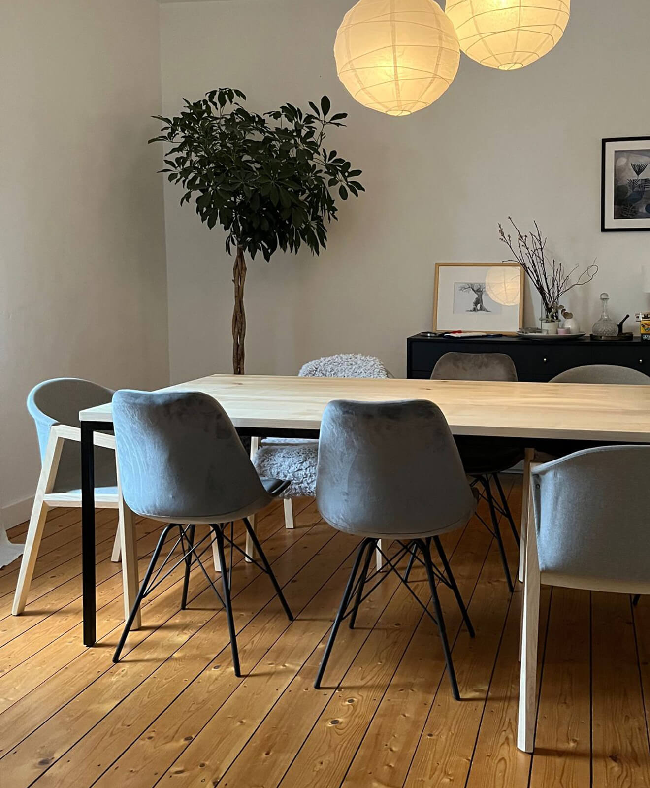 Esstisch aus Massivholz & Stahl Talon Vierfuß von Kawentsmann