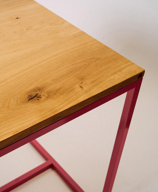 Esstisch mit Metallgestell in Detailaufnahme zur Veranschaulichung der Materialien, die Kawentsmann verwendet