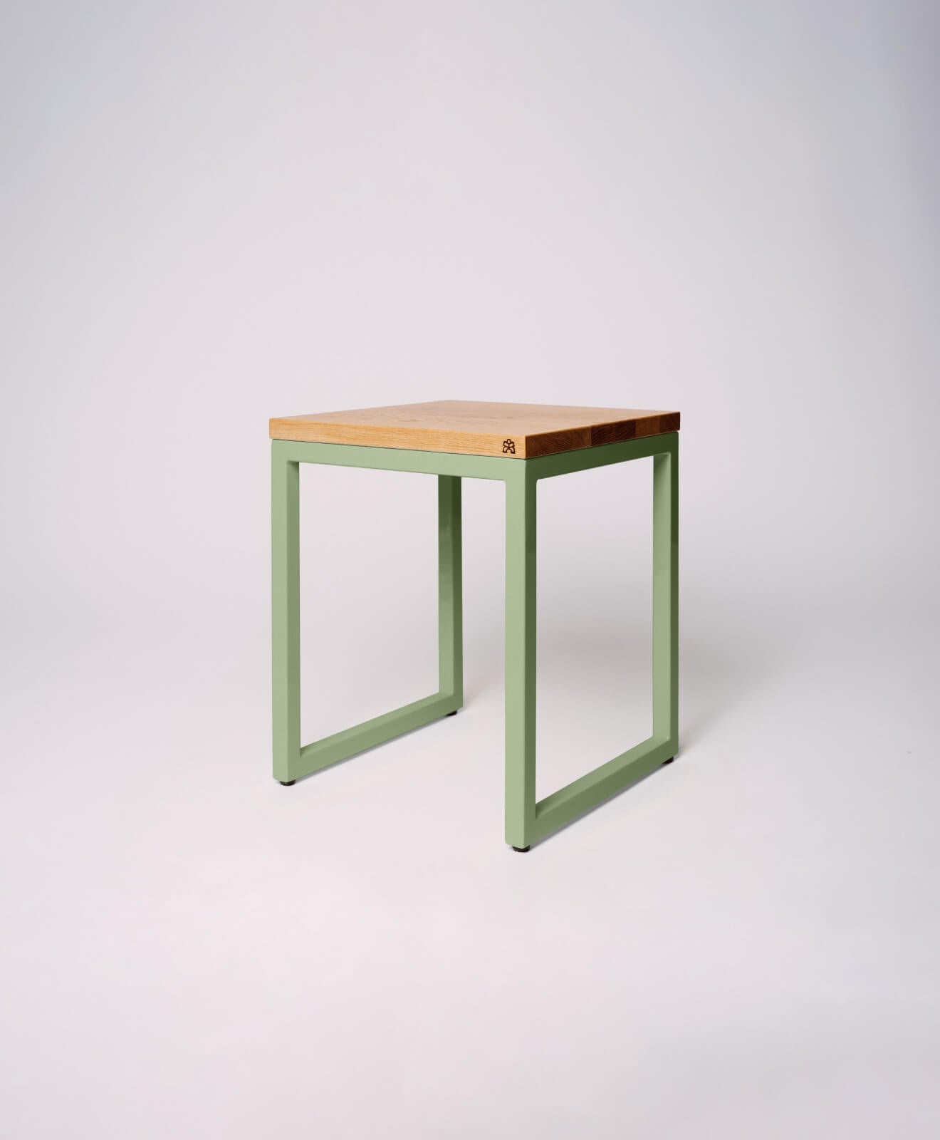 Hocker aus Holz (Eiche) mit Stahlgestell von Kawentsmann - Produktbild