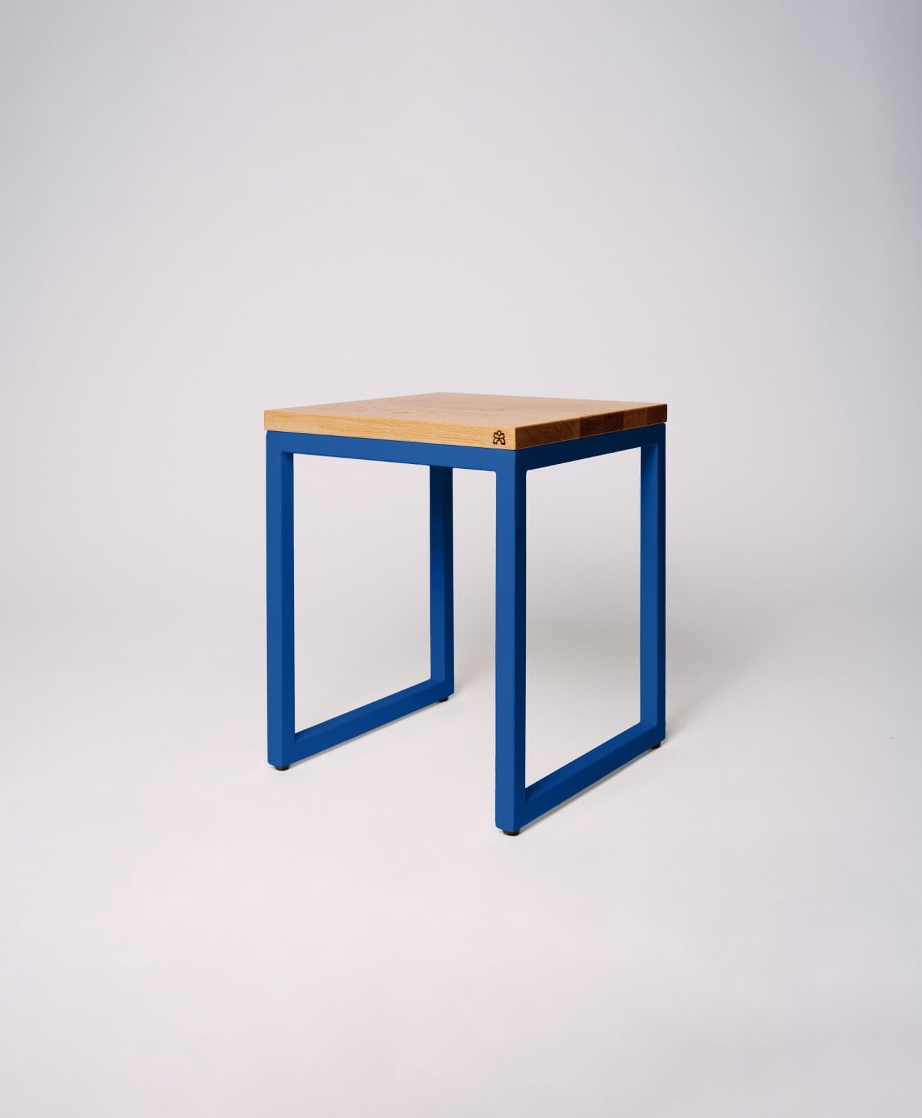 Hocker aus Holz (Eiche) mit Stahlgestell von Kawentsmann - Produktbild