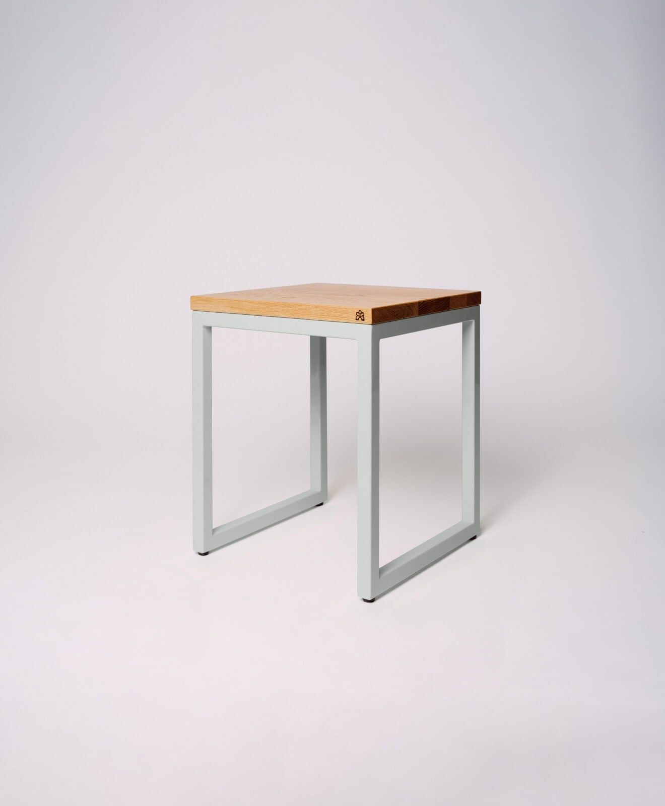 Hocker aus Holz (Eiche) mit Stahlgestell von Kawentsmann - Produktbild