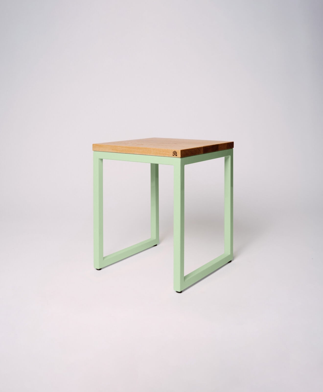 Hocker aus Holz (Eiche) mit Stahlgestell von Kawentsmann - Produktbild