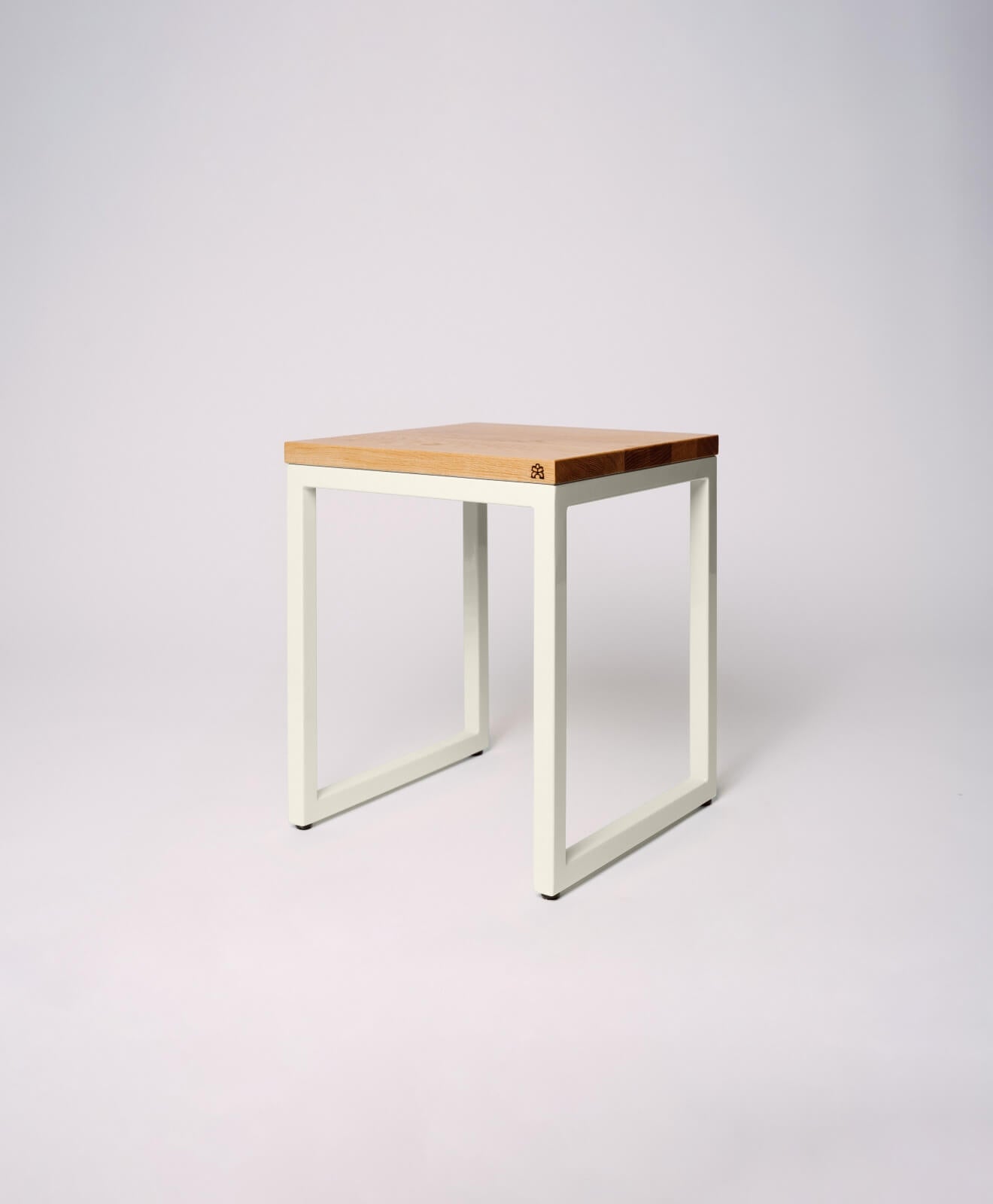 Hocker aus Holz (Eiche) mit Stahlgestell von Kawentsmann - Produktbild