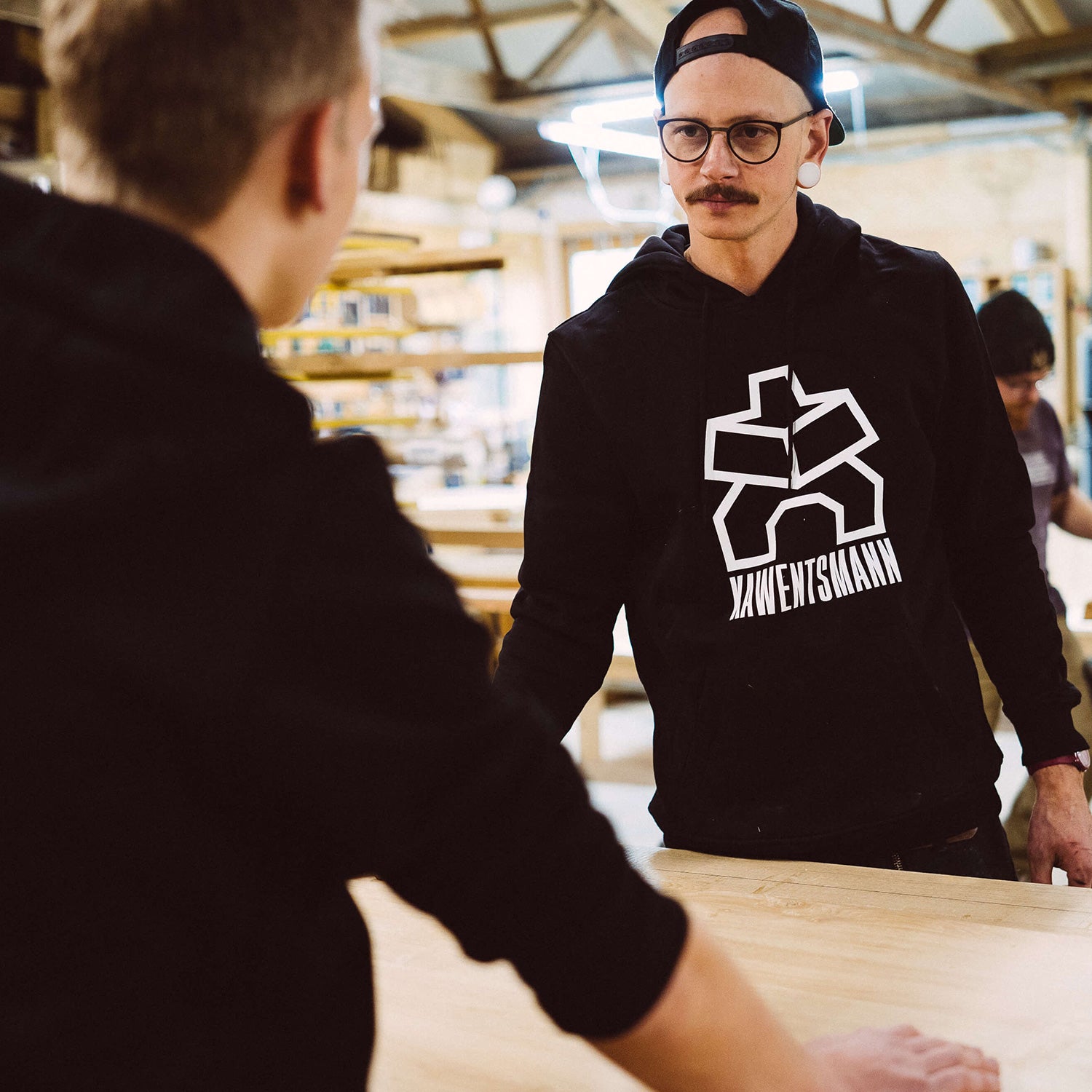 Mitarbeiter von Kawentsmann zur Veranschaulichung der Ausbildung bei Kawentsmann