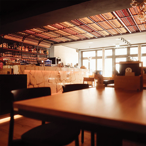 Theke in einem Restaurant zur Darstellung der Kawentsmann Gastronomie-Projekte