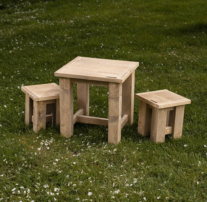 Kawentsmann Rent Set aus einem kleinen Tisch & zwei Hockern Mini