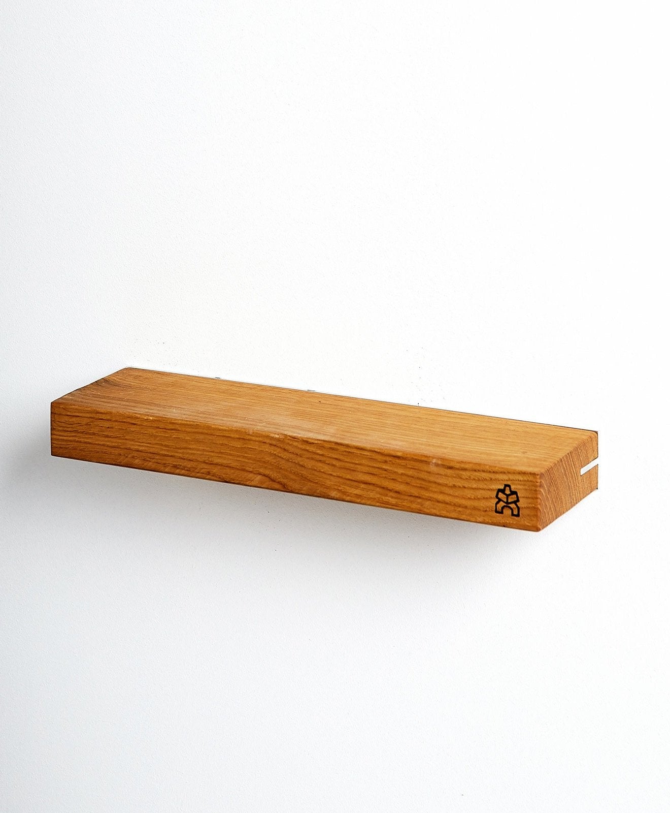 Wandregal aus Holz (Eiche) von Kawentsmann