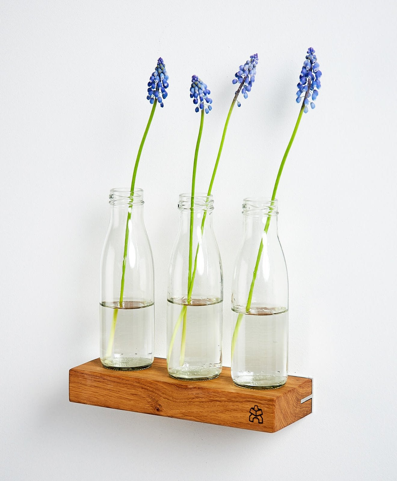 Wandregal aus Holz (Eiche) von Kawentsmann