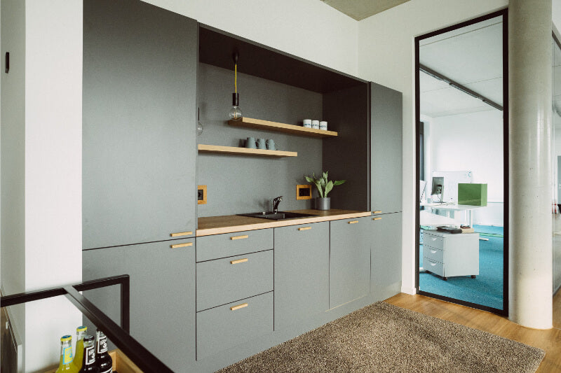 Einbauküche in einem Büro zur Veranschaulichung der individuellen Einbau von Kawentsmann