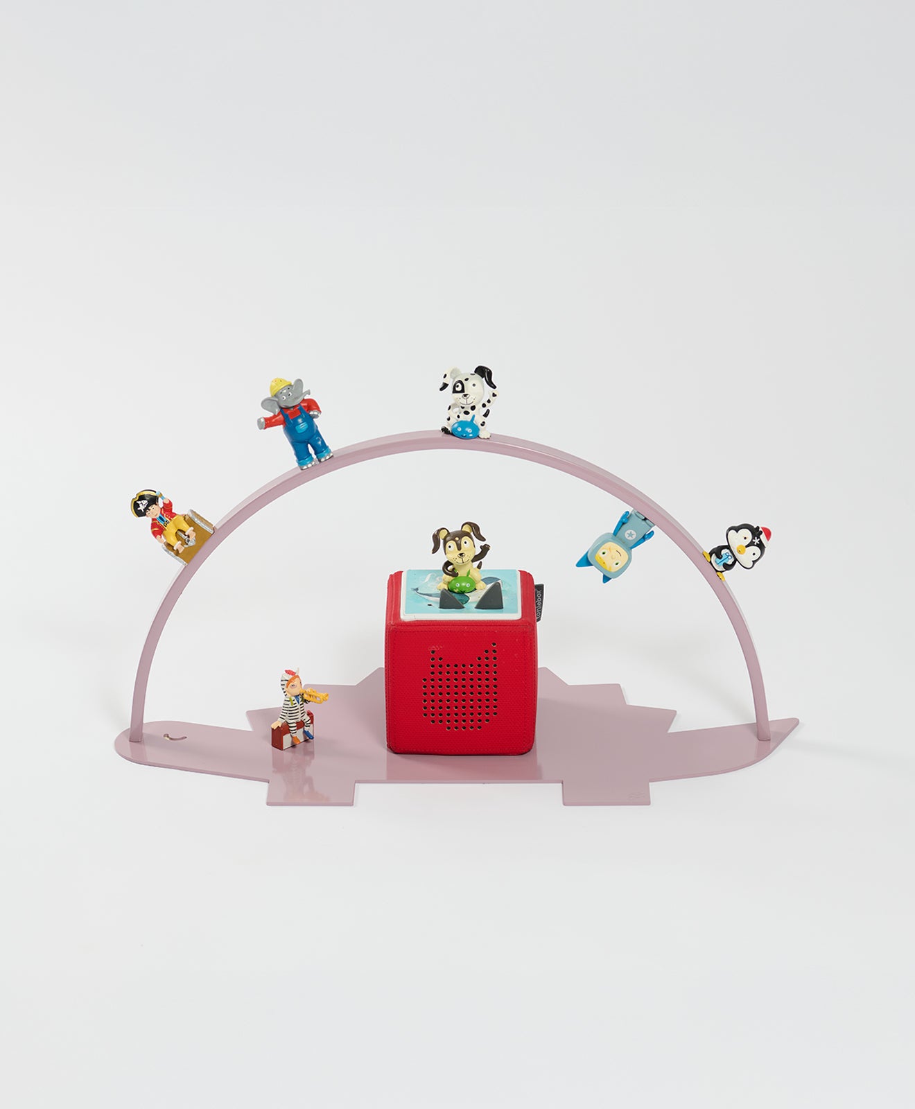 Produktbild vom Regal für die Toniebox und Toniefiguren Dino in Violett mit Figuren und Musikbox auf weißem Hintergrund