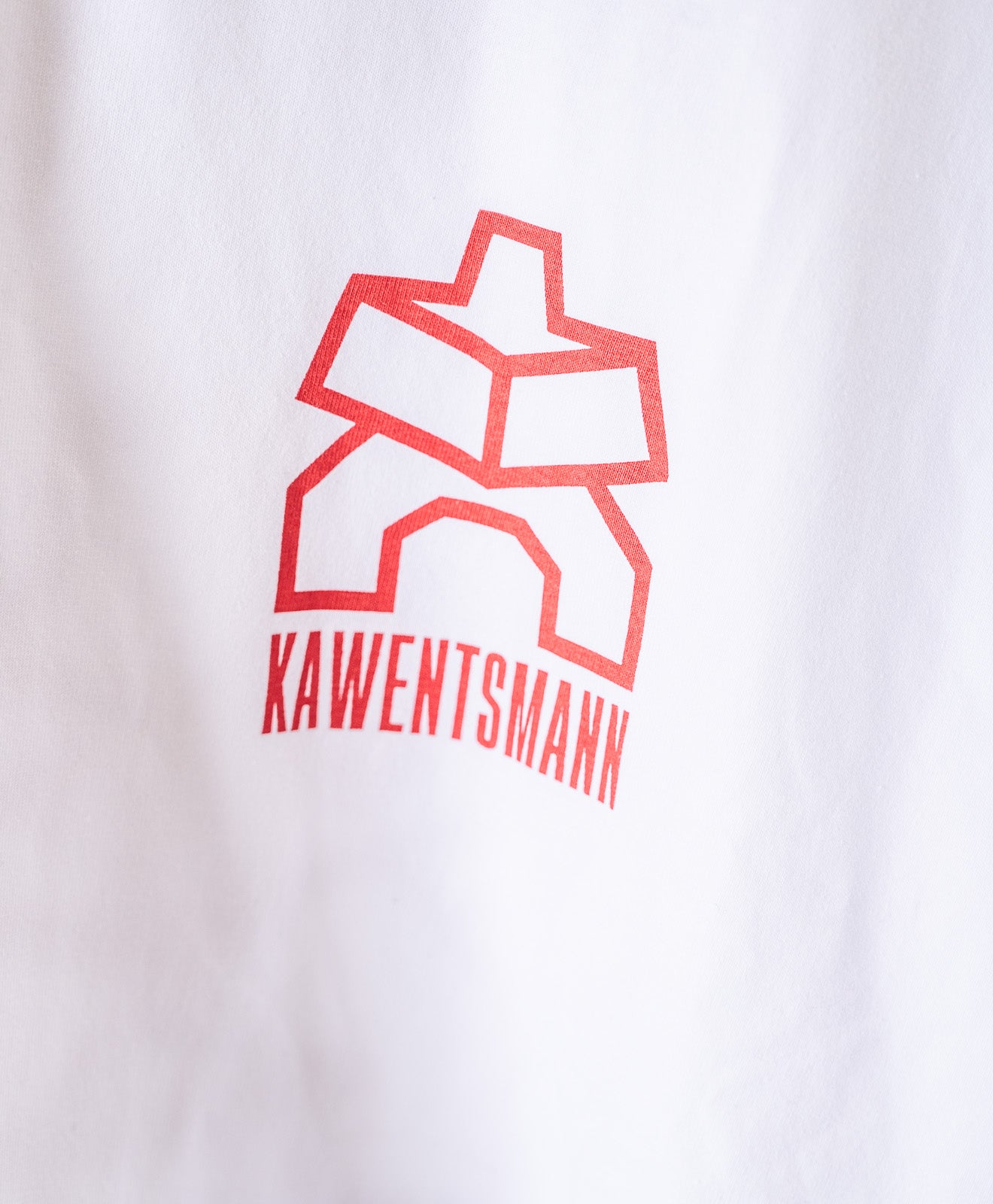 T-Shirt in Weiß Kawentsmann Logo in Rot Family