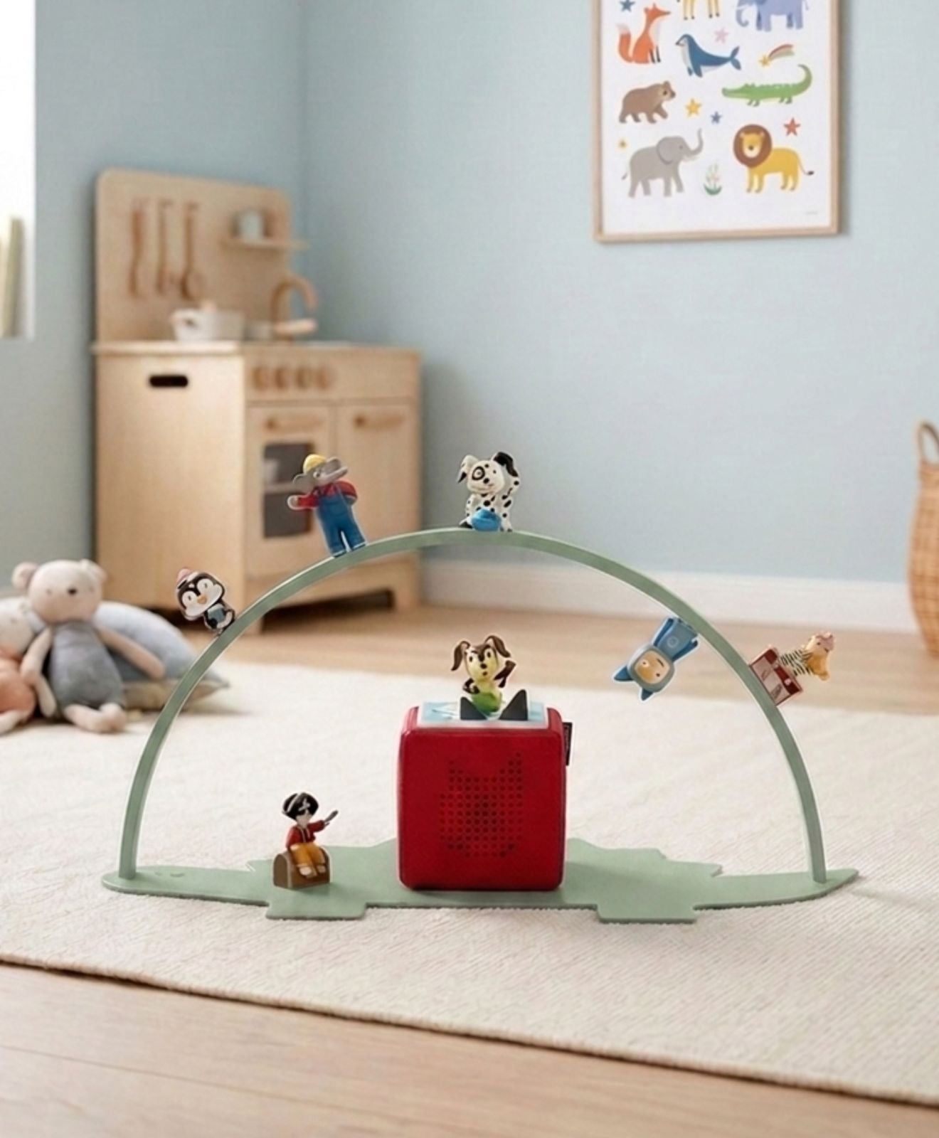 Moodbild vom Regal für die Toniebox und Toniefiguren Dino in Blassgrün - auf dem Boden im Kinderzimmer aufgestellt