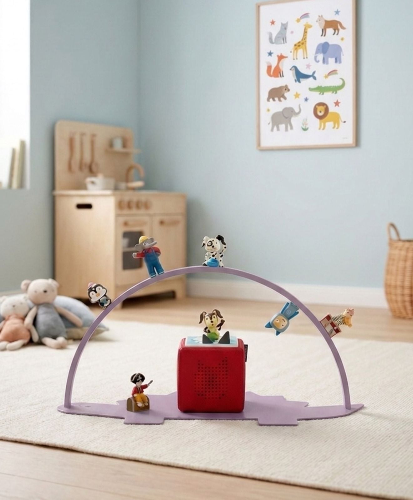 Moodbild vom Regal für die Toniebox und Toniefiguren Dino in Lila - auf dem Boden im Kinderzimmer aufgestellt